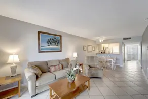 NOUVEAU! 2BR Venice Condo w / Pool, à 15 minutes des plages! Vues du parcours de golf! - Image 3