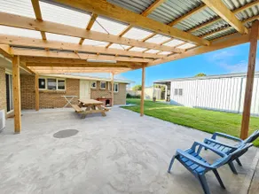 The 19th Green - Located near the golf course! Pet Friendly - Outside Only - Image 2