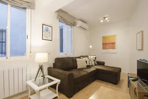 Trendy & Cozy - 1 Bedroom 1 Bathroom - Chamberí - Image 2