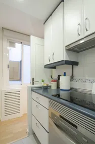 Trendy & Cozy - 1 Bedroom 1 Bathroom - Chamberí - Image 5