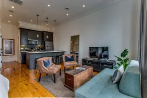 Sheridan House-Studio:upscale apartment on Main St - Image 3