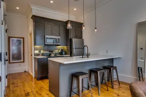 Sheridan House-Studio:upscale apartment on Main St - Image 5