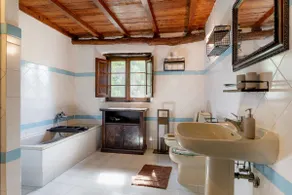 Casale Rustico con Piscina Privata e Ampio Parco - Image 5