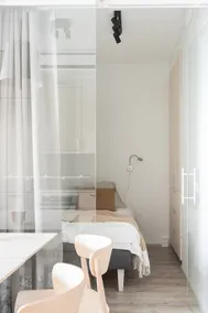 Large studio for three with hotel-level services - Image 4