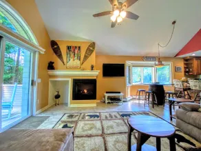 FV49 Stunning single level home Skiing Golf, A/C! - Image 5