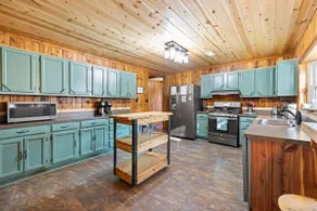 “The Place 2B”Sleeps 8-Gameroom-Hottub-Fireplace - Image 3