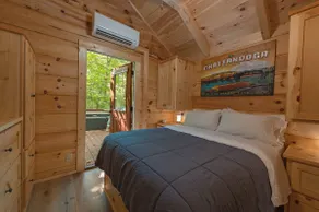 Apollonie Cabin Lookout Mountain Hot Tub - Image 4