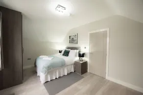 Laurel House - Deluxe 1-Bed , 1-Bath Penthouse - Image 5