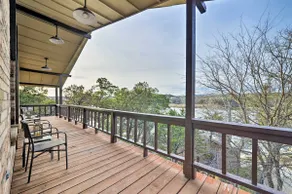 Bright n’ Breezy Waterfront Lake Granbury Getaway! - Image 3