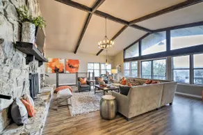 Bright n’ Breezy Waterfront Lake Granbury Getaway! - Image 5