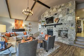 Bright n’ Breezy Waterfront Lake Granbury Getaway! - Image 4