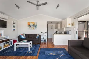BAY BLISS CABIN - set in a popular caravan park - Image 2