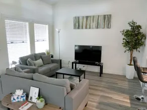 Cozy condo near MCC with pool, BBQ, covered parking - Image 3