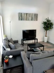 Cozy condo near MCC with pool, BBQ, covered parking - Image 4