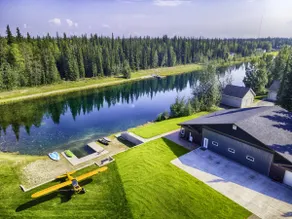 Lakefront Aviators Aurora Retreat - Image 2