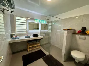 Elegant beachfront retreat - Image 4