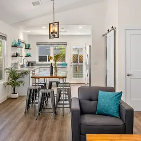 Park and 8th-Just 3 blocks to Downtown Paso! - Image 4