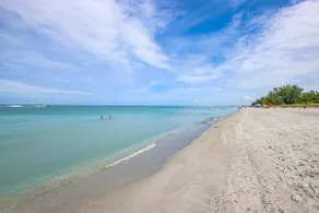 The Beach House Beachfront 2 Bedroom / 2 Bath Hou - Image 2