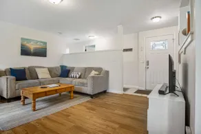 #StayInMyDistrict Cozy Rockaway Beach Cottage - Image 3
