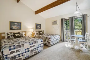 Cedarbrook 104- 2 Queens Beds -Year-Round Pool - Image 3