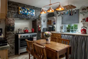 White O'Morn, quaint cottage in Conwy, North Wales - Image 2