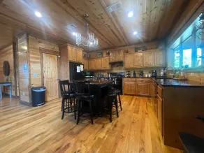 Stylish 3-Bedroom Cabin in Hochatown - King Beds, - Image 5