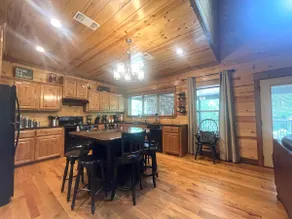 Stylish 3-Bedroom Cabin in Hochatown - King Beds, - Image 4