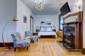 Charming Heritage Suite w/ Cozy Sunroom & Deck - Image 5