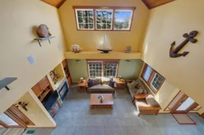 3BR Retreat 8 Blocks to Beach Jacuzzi Tub - Image 3