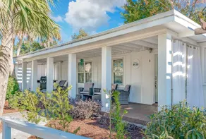 Charming 1950s Beach Cottage Apt B - Image 5