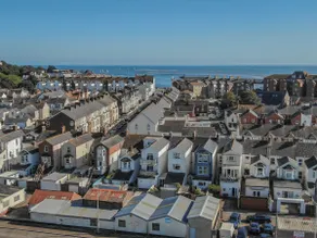 Sunnymead Penthouse - Close to beach, Pets welcome, Balcony - Image 2