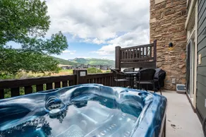 Heavens Gate LS48 Ski Retreat Hot Tub & Views - Image 2