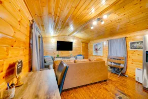 Broken Bow Abode w/ Hot Tub < 7 Mi to Lake! - Image 5