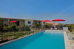 apart Levante shared swimming pool bbq - Image 3