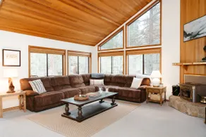 Large Black Butte Home With Private Hot Tub - Image 4