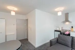 Peach Suite-Modern-Apartment-Private Bathroom - Image 3