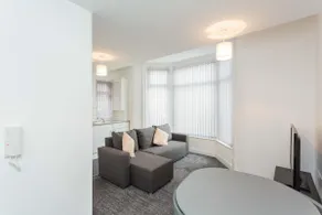 Peach Suite-Modern-Apartment-Private Bathroom - Image 2