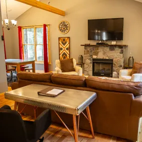 Modern Hocking Hills Log Home w/ Hot Tub & Firepit - Image 5