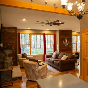 Modern Hocking Hills Log Home w/ Hot Tub & Firepit - Image 4