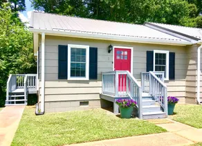 The Local Yokel | Cozy 1 BR Apartment + Wi-Fi & Parking - Image 2