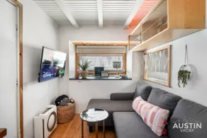 HGTV Featured Tiny Home w Hot Tub Near East 6th St - Image 3