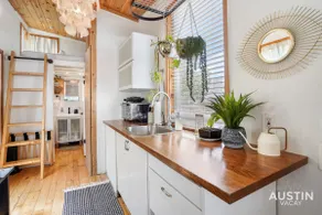 HGTV Featured Tiny Home w Hot Tub Near East 6th St - Image 2