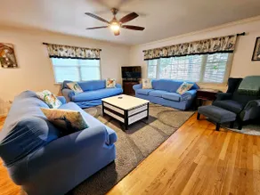 4BR Colonial Beach Retreat *Beach *Porch *Fire Pit - Image 3