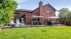 Ultra luxuriöse Villa mit eigenem Whirlpool, Spielzimmer und 3 Badezimmern. - Image 4