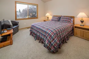 Spacious home on golf course w/views & fireplace - Image 4