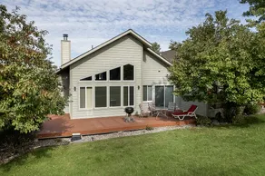 Spacious home on golf course w/views & fireplace - Image 3