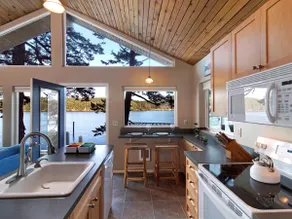 Cozy Waterfront Cabin! (GBH) - Image 3