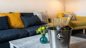 Queens townhouse - 3 Bedrooms - Private Parking - Image 3