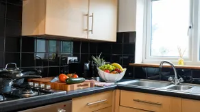 Queens townhouse - 3 Bedrooms - Private Parking - Image 4