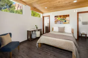 Nama-Stay Room 8 | Queen, 5 Minutes to Zion NP - Image 2